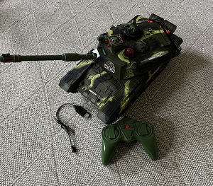 Heli ja valgusega tank (1 foto / 2)