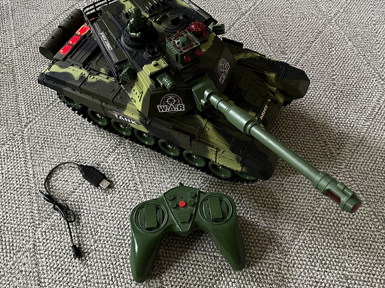 Heli ja valgusega tank