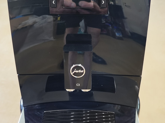 Продам кофеварку Yura C-3. Использовалась одну неделю.