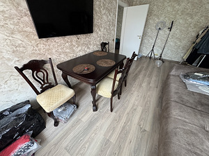 Müüa täispuidust söögilaud ja 4 tooli (2 foto / 2)