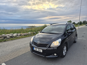 Toyota Verso (2 фото из 15)