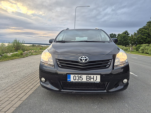 Toyota Verso (8 фото из 15)
