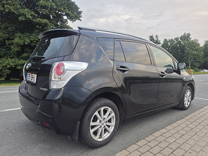 Toyota Verso (7 фото из 15)