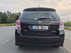 Toyota Verso (10 фото из 15)