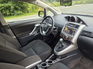 Toyota Verso (13 фото из 15)