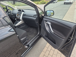 Toyota Verso (14 фото из 15)