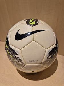 Футбольный мяч Nike Saber (1 фото из 2)