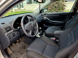 Toyota Avensis 1.8, 2008 (10 foto / 13)
