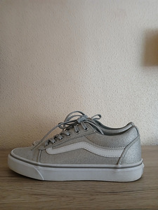 Vans (1 фото из 7)