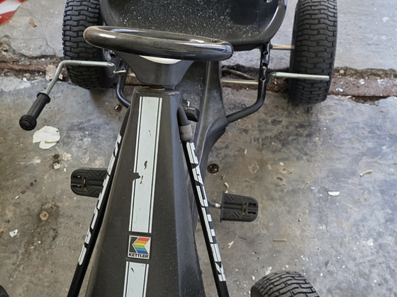 Laste pedaalauto
