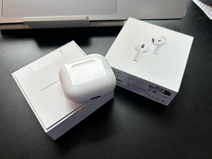 AirPods 4 с активным шумоподавлением (1 фото из 5)