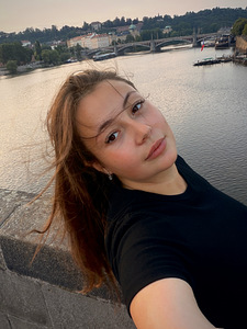 ДЕВУШКА ИЩЕТ РАБОТУ (1 фото из 1)