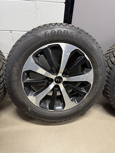 Originaalveljed Kia Sorento UM koos rehvidega (4 foto / 6)