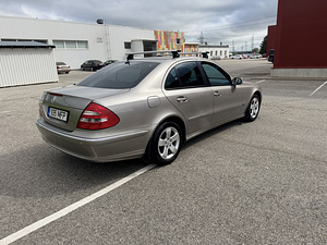 Mercedes-Benz E 200 1.8 120 кВт (5 фото из 11)