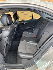 Mercedes-Benz E 200 1.8 120 кВт (11 фото из 11)