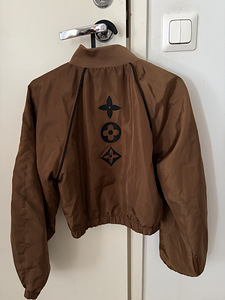Louis Vuitton (2 фото из 5)