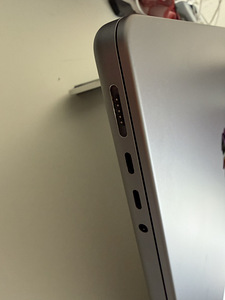 MacBook Pro 14 512mb (6 фото из 10)