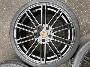 21" диски Porsche Panamera 5x130 + шины Michelin (7 фото из 10)