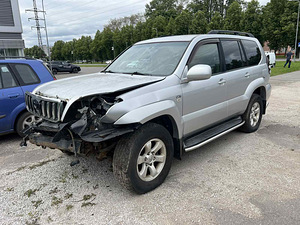 TOYOTA LAND CRUISER 120 (1 foto / 10)
