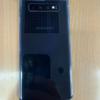 Samsung Galaxy S10+ 128Gb Black в хорошем состоянии
