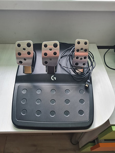 Logitech G923 + Logitech Driving Force Shifter (4 фото из 5)