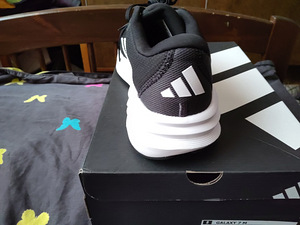 Кроссовки adidas (3 фото из 4)