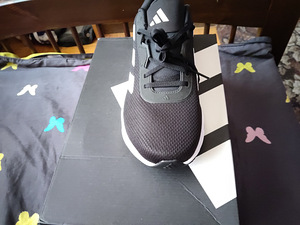 Кроссовки adidas (4 фото из 4)
