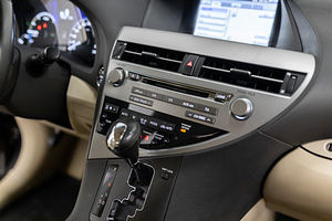 Lexus RX 450h HSD Executive 4WD гибрид E-CVT 3.5 183 кВт (13 фото из 15)