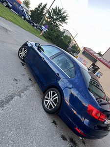 VW Jetta 2012 г., 1.4, автомат (3 фото из 10)