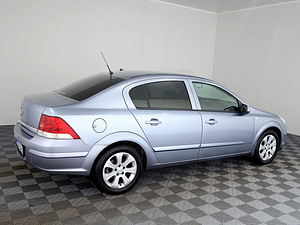 Opel Astra Elegance Facelift 1.6 85kW (3 фото из 7)
