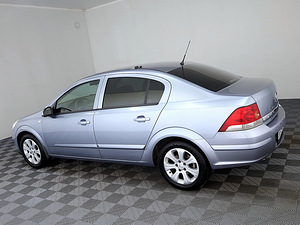 Opel Astra Elegance Facelift 1.6 85kW (4 фото из 7)