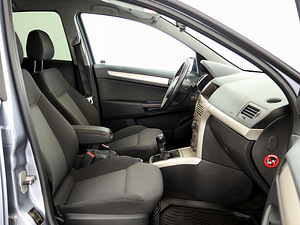 Opel Astra Elegance Facelift 1.6 85kW (6 фото из 7)