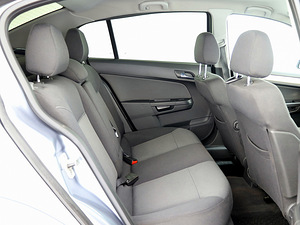 Opel Astra Elegance Facelift 1.6 85kW (7 фото из 7)