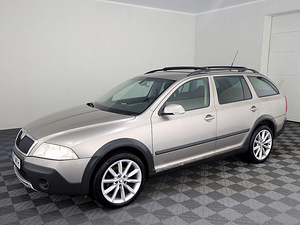 Skoda Octavia Scout 4x4 2.0 TDI 103kW (2 фото из 9)
