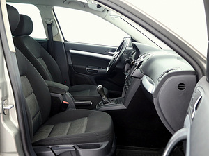 Skoda Octavia Scout 4x4 2.0 TDI 103kW (6 фото из 9)