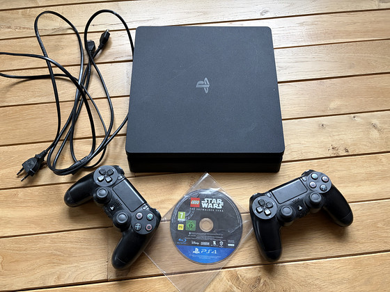 Playstation 4 slim