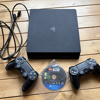 Playstation 4 slim