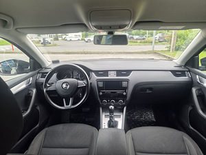 Škoda Octavia (8 фото из 10)