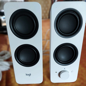 Valged Logitech Z207 kõlarid (Bluetooth / AUX) (3 foto / 3)