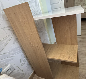 Стол письменный (2 фото из 3)