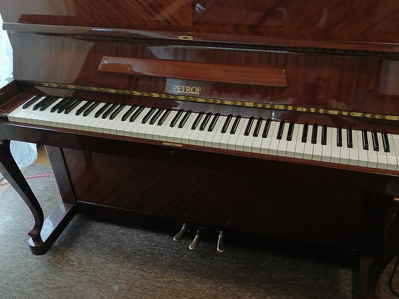 Klaver pianiino PETROF Poloschipp 115