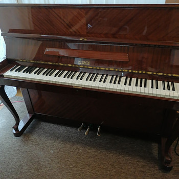 Klaver pianiino PETROF Poloschipp 115