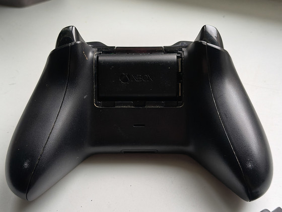 Геймпад Xbox One + аккумулятор
