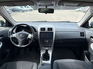 TOYOTA COROLLA (5 фото из 8)