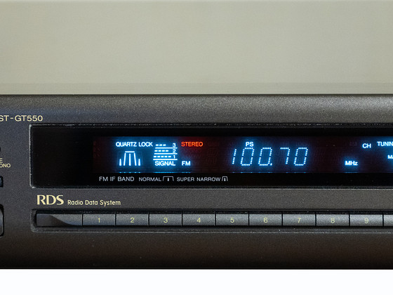 Technics ST-GT550 tuuner.