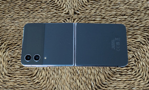 Samsung Galaxy Z Flip 4 256 Гб (3 фото из 4)