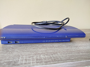 Sony PlayStation 3 Super Slim Launch Edition (2 фото из 3)