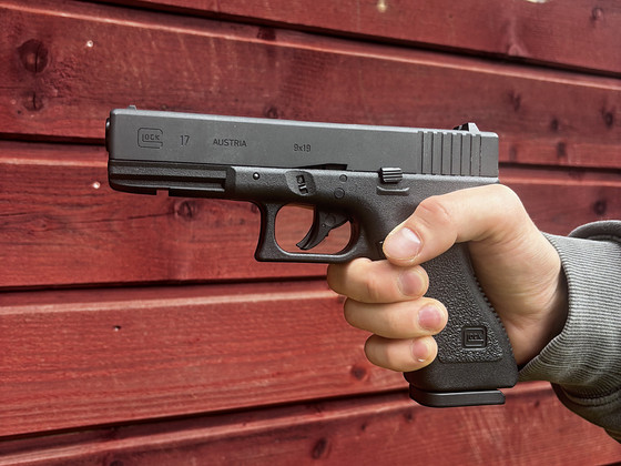 Official Glock 17 Gen 4 Airsoft (Umarex)