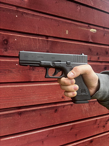 Official Glock 17 Gen 4 Airsoft (Umarex) (2 foto / 7)