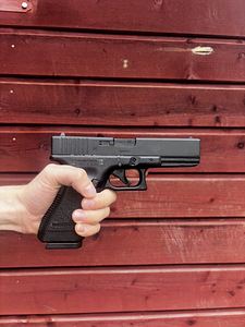 Official Glock 17 Gen 4 Airsoft (Umarex) (3 foto / 7)